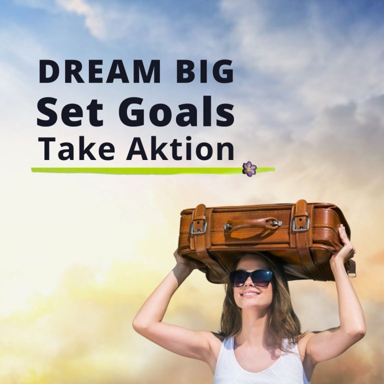 Eine Frau hält ihren Koffer über dem Kopf und macht sich auf in eine neue Zukunft unter dem Motto Dream Big, set goals, take aktion